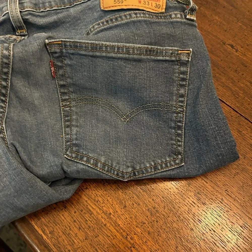 Levi 559 Jeans Men’s Size 33/30 EUC